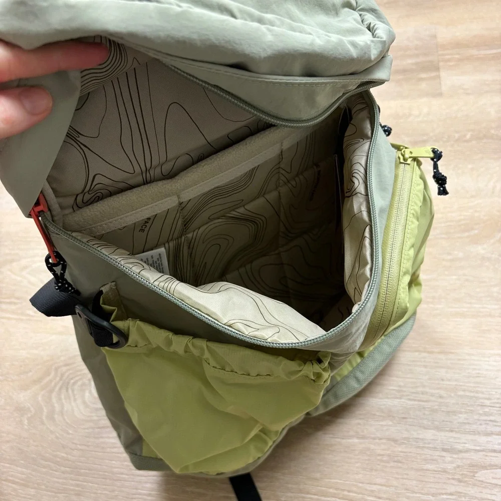 NWT‎ The North Face Mountain Daypack Backpack Color Green
